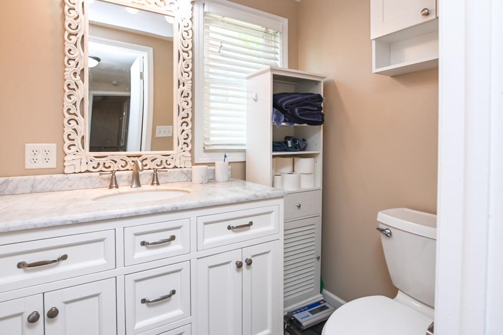 1932 Delaware Street Oshkosh, WI 54902 - Photo 11 of 17