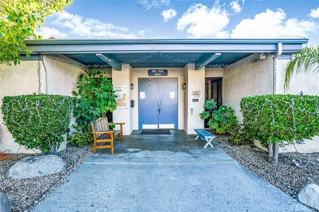 $489,900 | 38141 Via La Colina, Murrieta, CA 92563