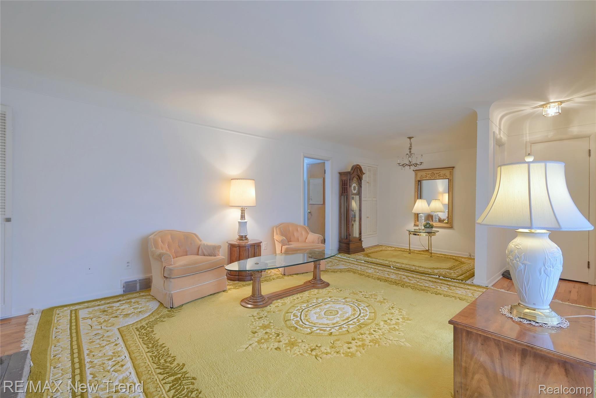 28153 Hawberry Road Farmington, MI 48331 - Photo 5 of 32 5-Living-Room-2nd-View.jpg