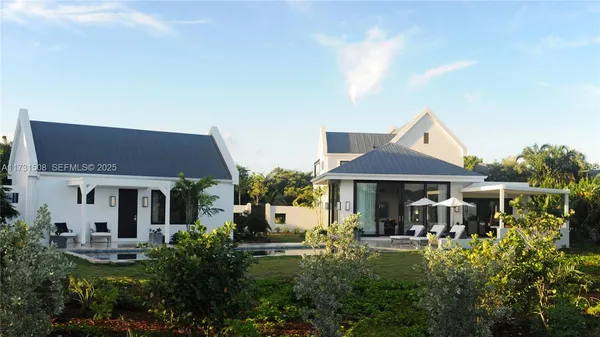 $3,950,000 | 2011 Villas At Pinney's Beach, Unit 2011, Nevis, 0 56467