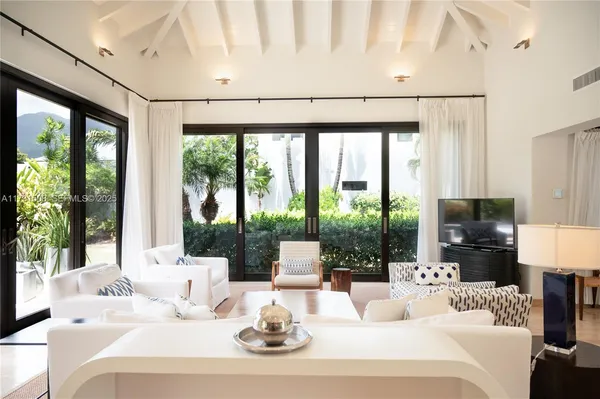 $3,950,000 | 2011 Villas At Pinney's Beach, Unit 2011, Nevis, 0 56467