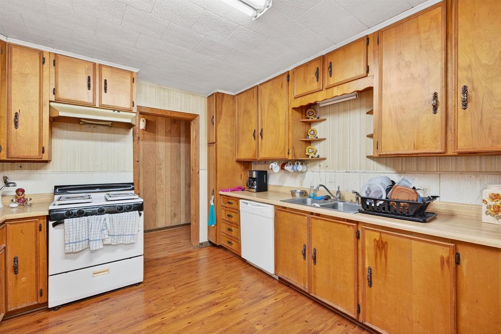 8 Southwest Poteet Road Bryson, TX 76427 - Photo 26 of 40