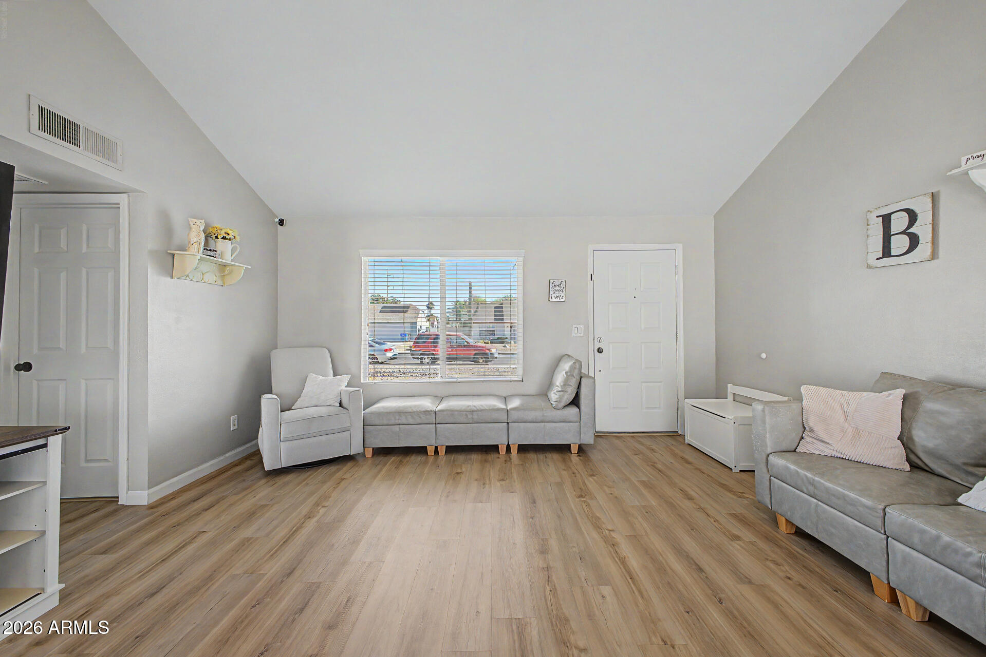 1118 East Utopia Road Phoenix, AZ 85024 - Photo 8 of 30 08 - Utopia