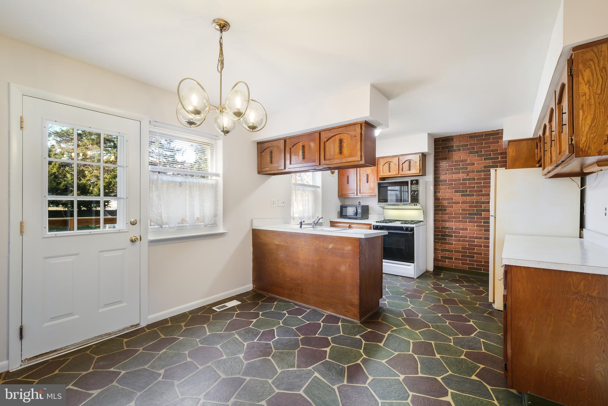829 West Bells Mill Road Philadelphia, PA 19128 - Photo 12 of 33 Spacious eat in kitchen, access to outside deck