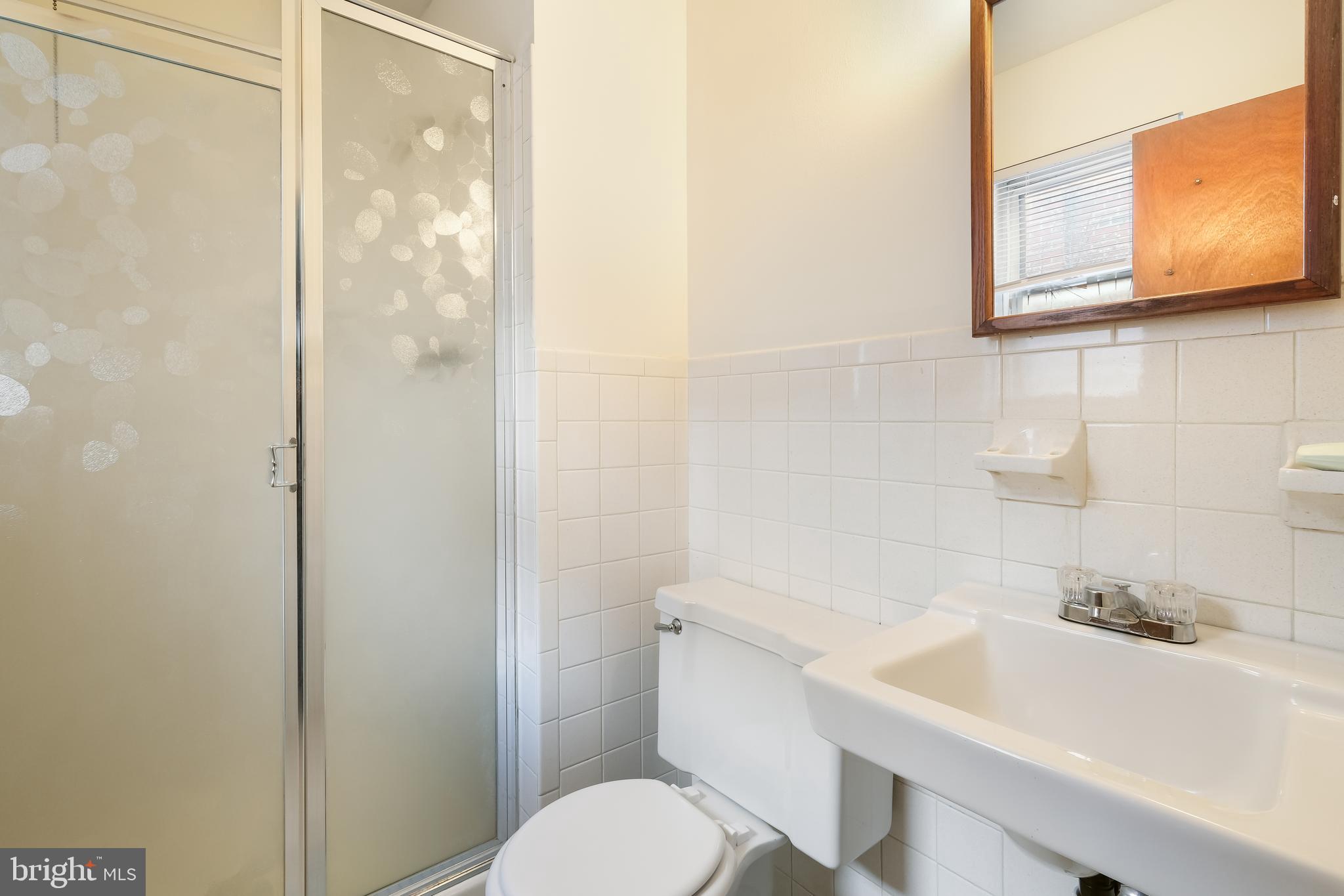 829 West Bells Mill Road Philadelphia, PA 19128 - Photo 21 of 33 Master bathroom