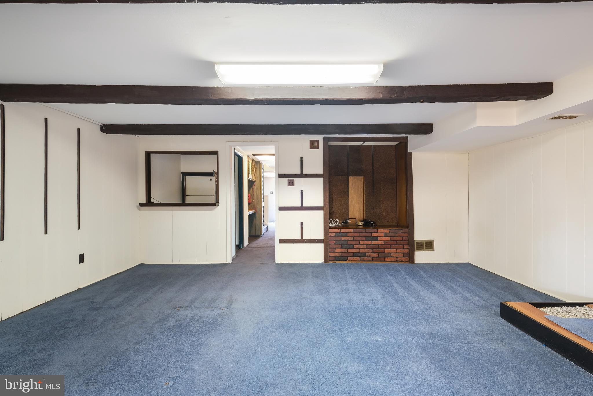 829 West Bells Mill Road Philadelphia, PA 19128 - Photo 28 of 33 Spacious family room
