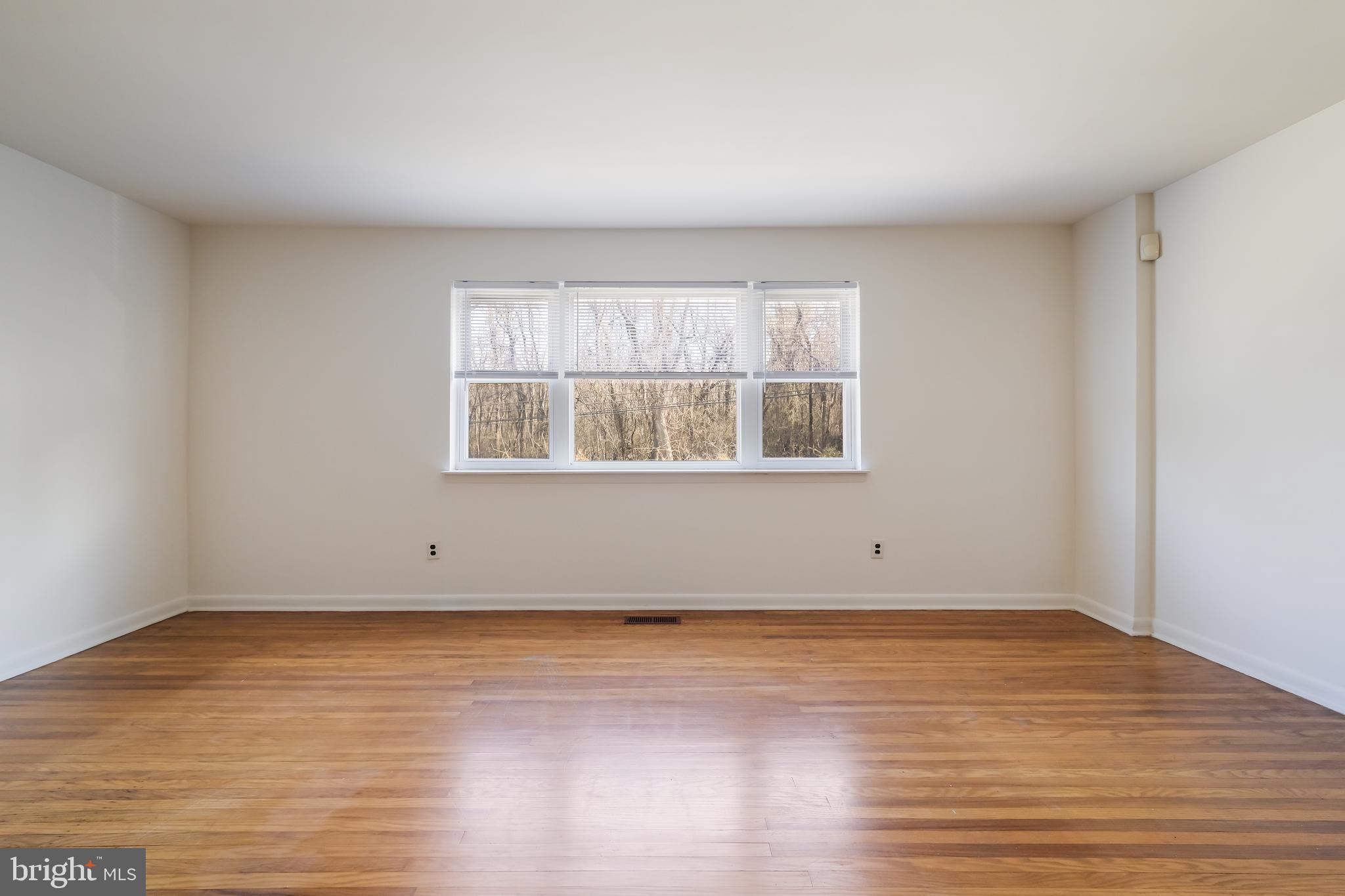 829 West Bells Mill Road Philadelphia, PA 19128 - Photo 6 of 33 Large living room with hardwood floors