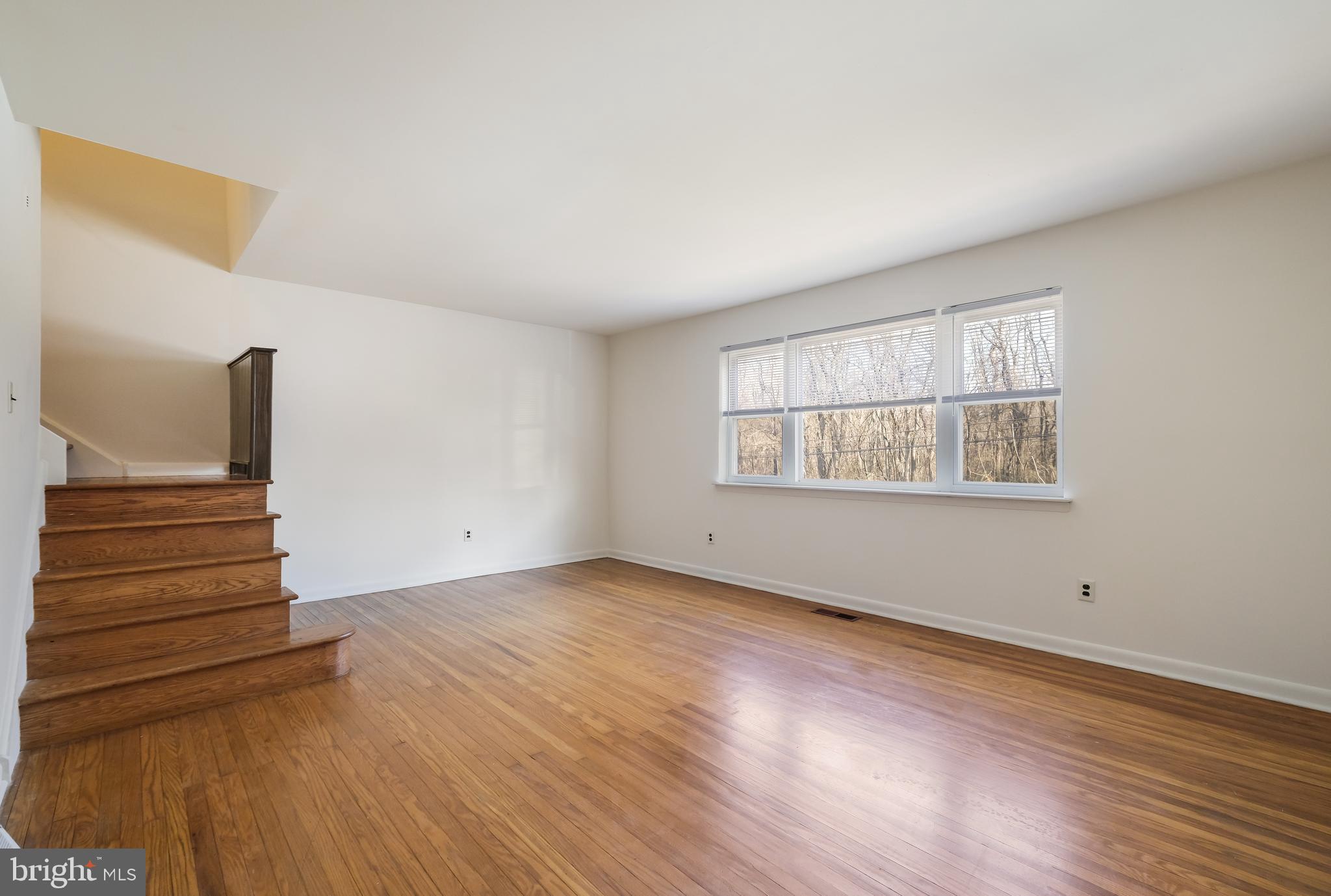 829 West Bells Mill Road Philadelphia, PA 19128 - Photo 7 of 33 Large living room with hardwood floors
