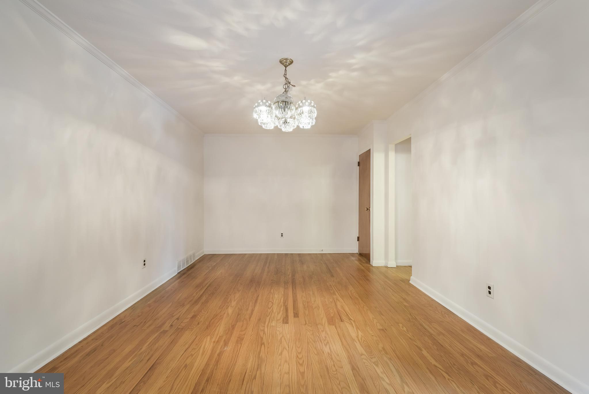 829 West Bells Mill Road Philadelphia, PA 19128 - Photo 8 of 33 Large dining room with hardwood floors