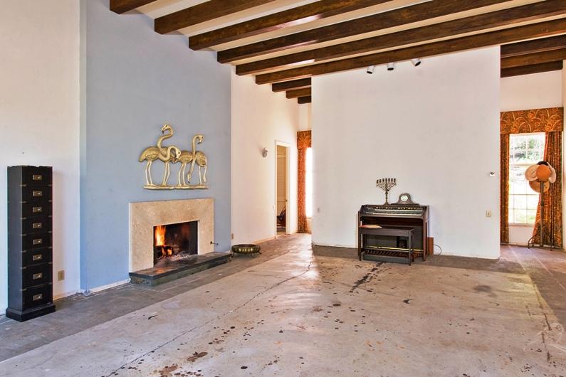 2296 Las Tunas Road Santa Barbara, CA 93103 - Photo 3 of 13 a view of livingroom with furniture and a fireplace