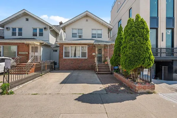 $2,700,000 | 1817 63rd Street | Mapleton