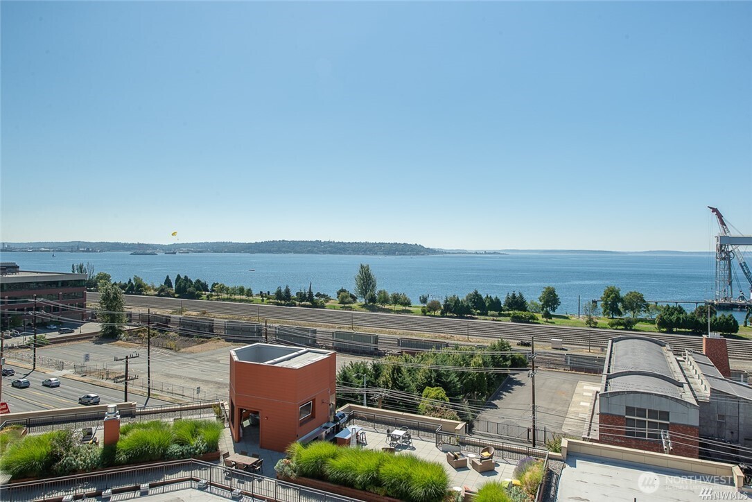601 West Mercer Place, Unit 401 Seattle, WA 98119 - Photo 23 of 25