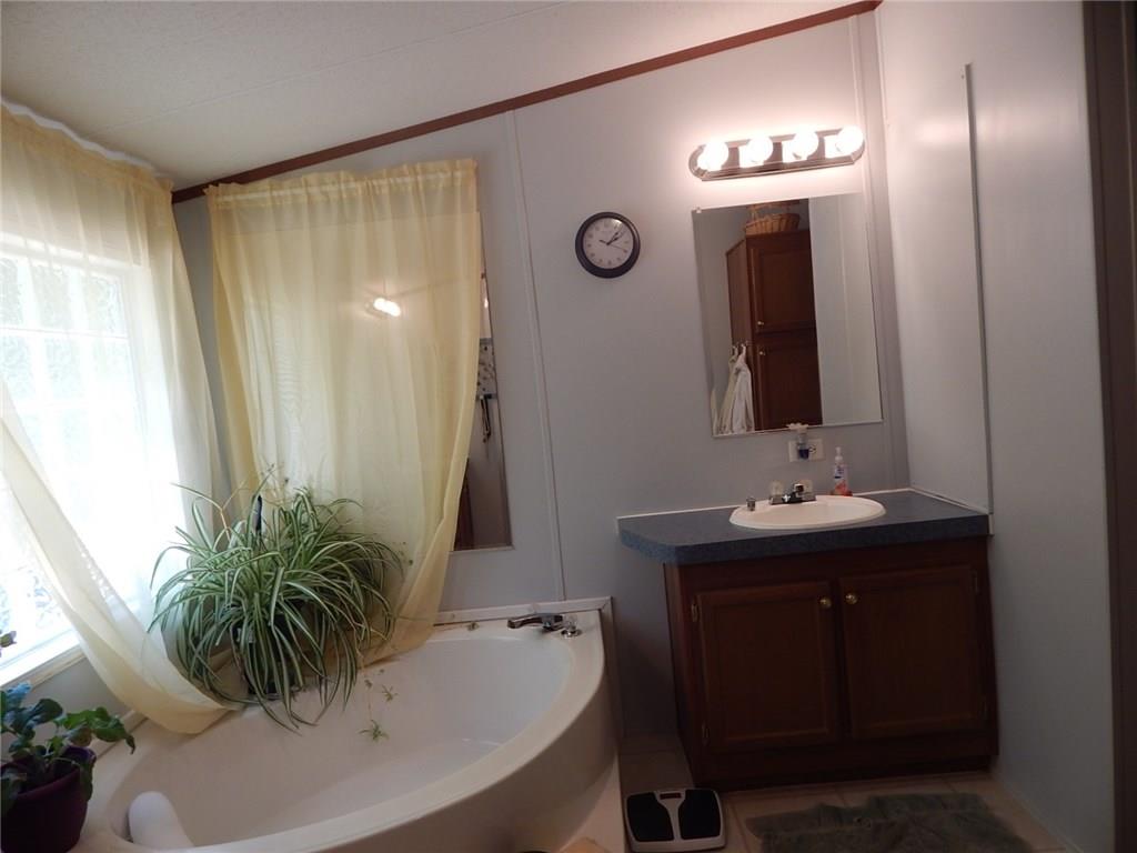 747 Cape Hickory Road Hickory, NC 28601 - Photo 8 of 14 Gallery Image 8