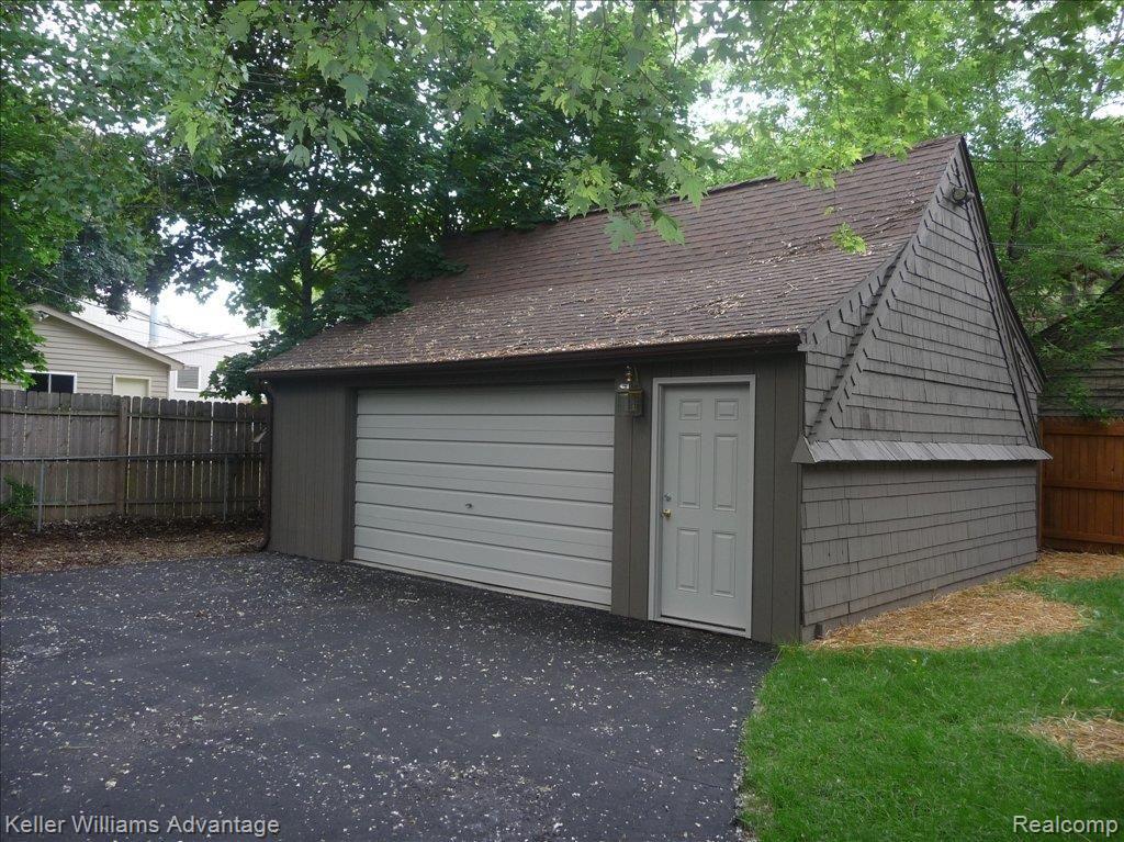 336 South Adams Road Birmingham, MI 48009 - Photo 20 of 20 P1020691