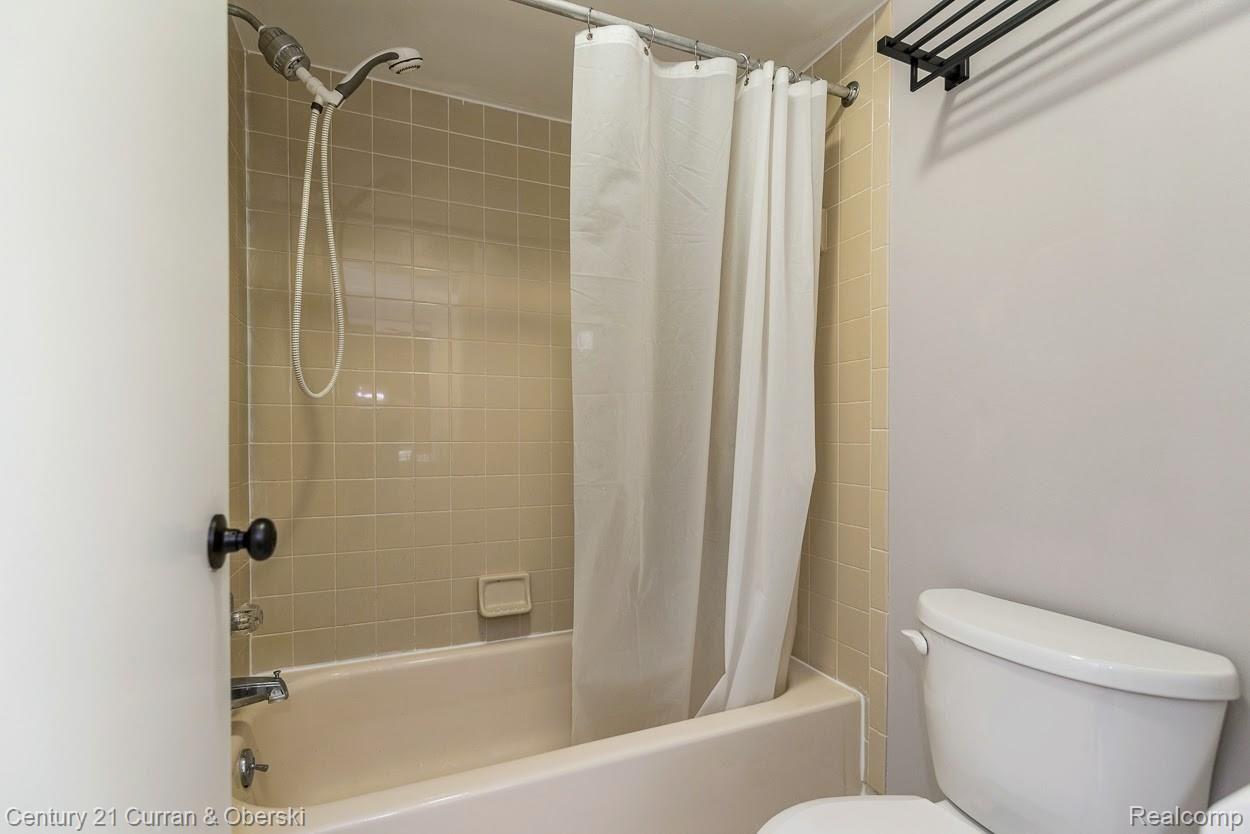 743 Eastbridge Court, Unit 95 Rochester, MI 48307 - Photo 32 of 38 32.jpg