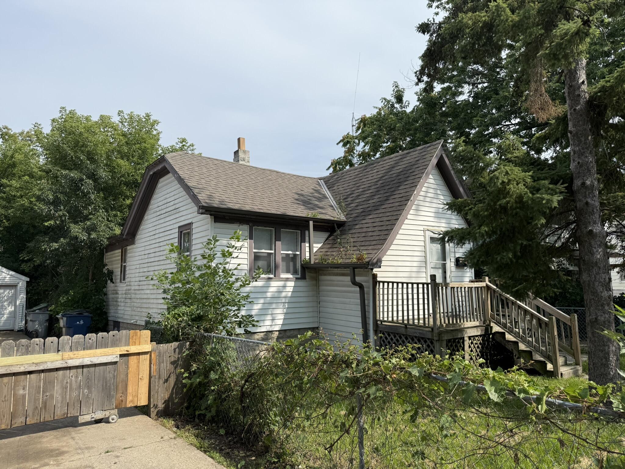 4744 North 49th Street Milwaukee, WI 53218 - Photo 2 of 10 IMG_8602