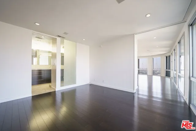 $4,000 | 800 West 1st Street, Unit 2110, Los Angeles, CA 90012