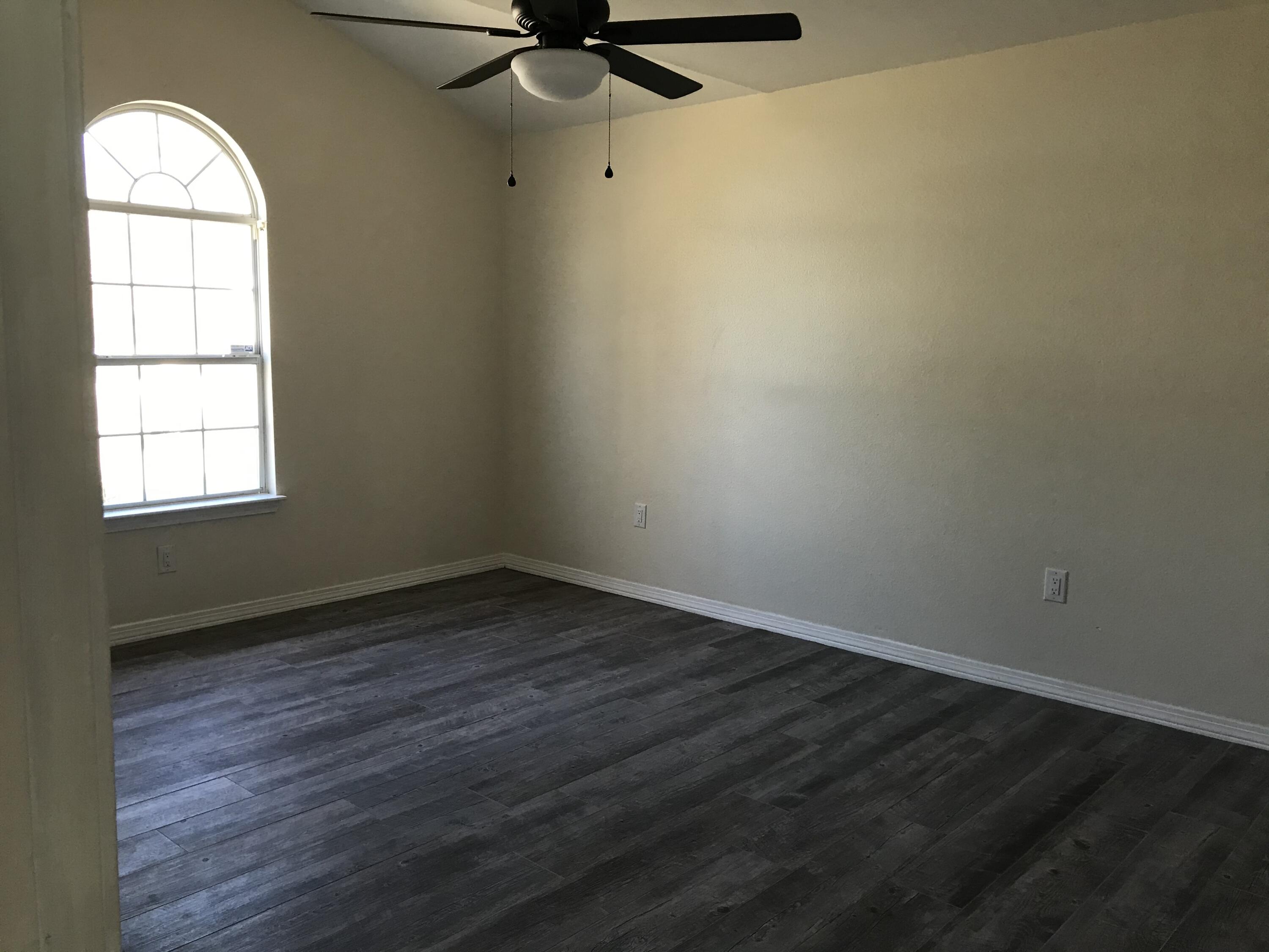 113 Oak Terrace Drive Crestview, FL 32539 - Photo 17 of 21 an empty room with a window