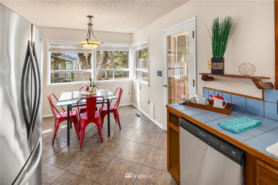 3324 Northeast 9th Street Renton, WA 98056 - Photo 12 of 29
