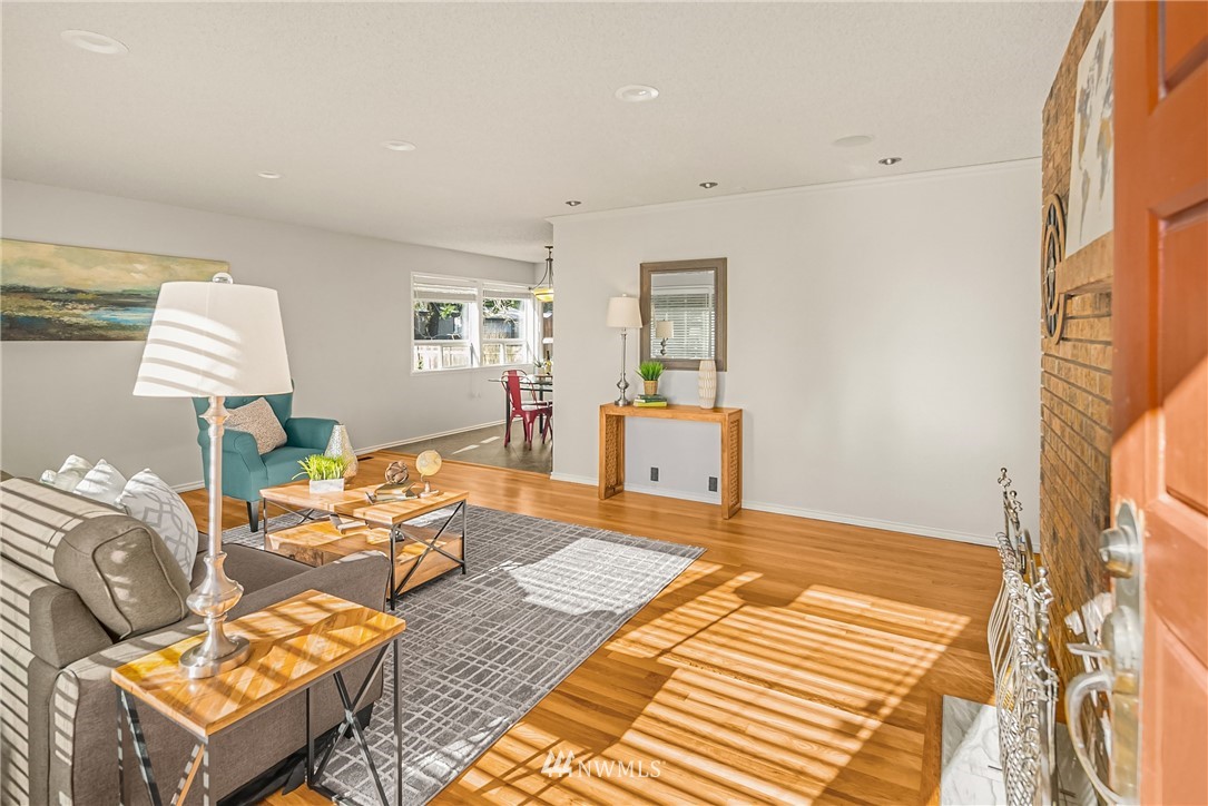 3324 Northeast 9th Street Renton, WA 98056 - Photo 4 of 29