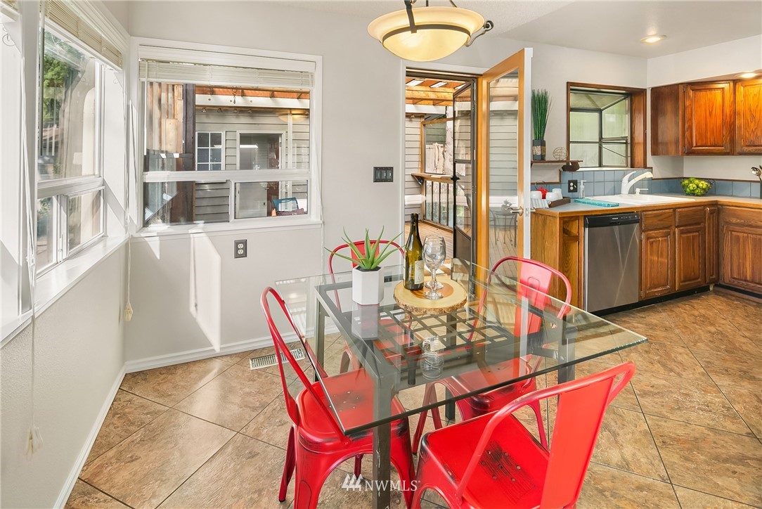 3324 Northeast 9th Street Renton, WA 98056 - Photo 8 of 29