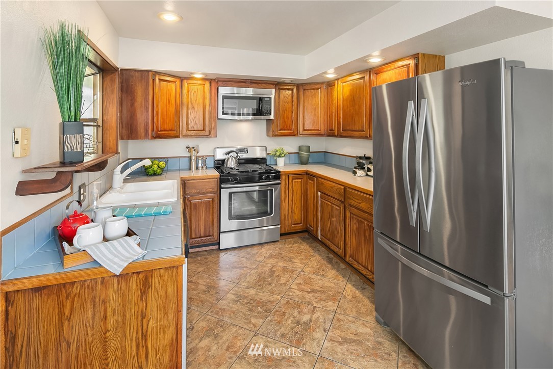 3324 Northeast 9th Street Renton, WA 98056 - Photo 9 of 29
