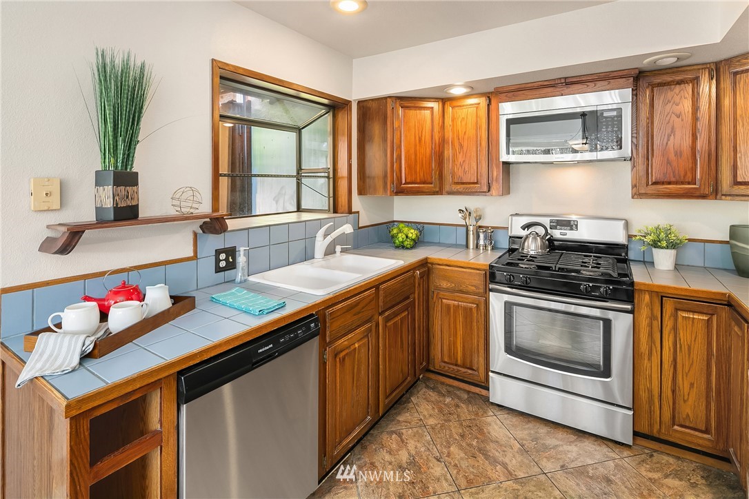 3324 Northeast 9th Street Renton, WA 98056 - Photo 10 of 29