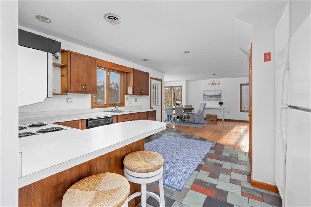 21 South Bradford Road Hingham, MA 02043 - Photo 12 of 37