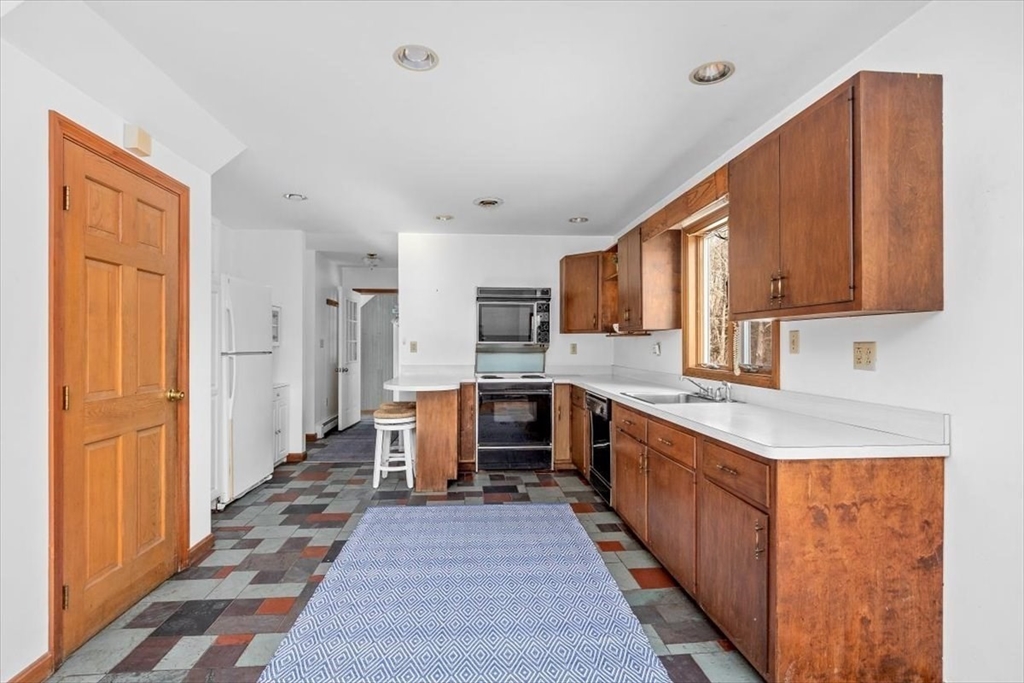 21 South Bradford Road Hingham, MA 02043 - Photo 13 of 37