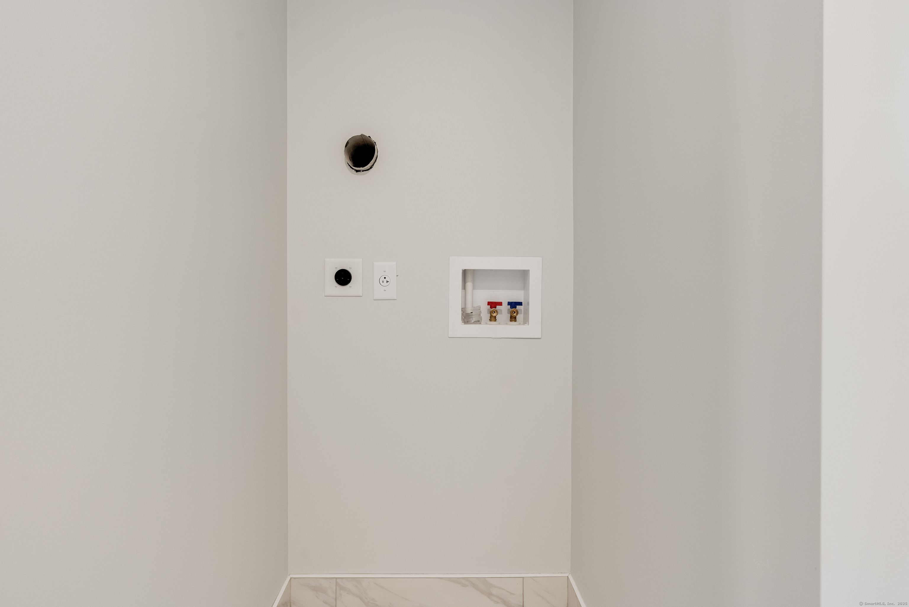 60 Goose Hill Road Chester, CT 06412 - Photo 25 of 35 close up of a white marble wall