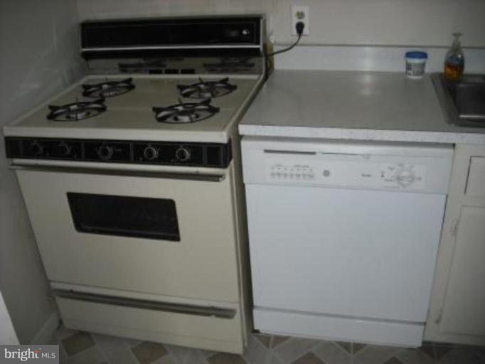 3820 Bel Pre Road, Unit 3 Silver Spring, MD 20906 - Photo 5 of 9 Stove Dishwasher