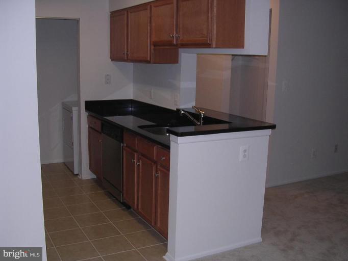 1781 Jonathan Way, Unit 1781A Reston, VA 20190 - Photo 5 of 19 Kitchen/Family Room