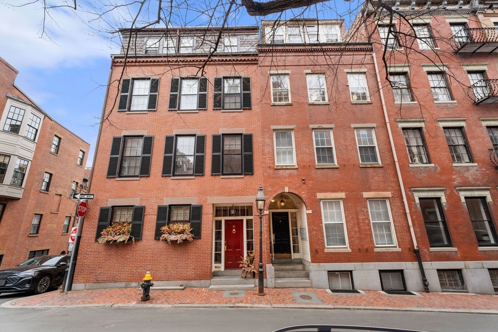 62 West Cedar Street, Unit 3 Boston, MA 02114 - Photo 18 of 18 a front view of a building