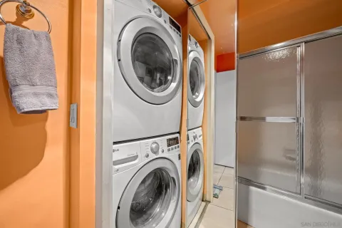 a close up view of a washer and dryer