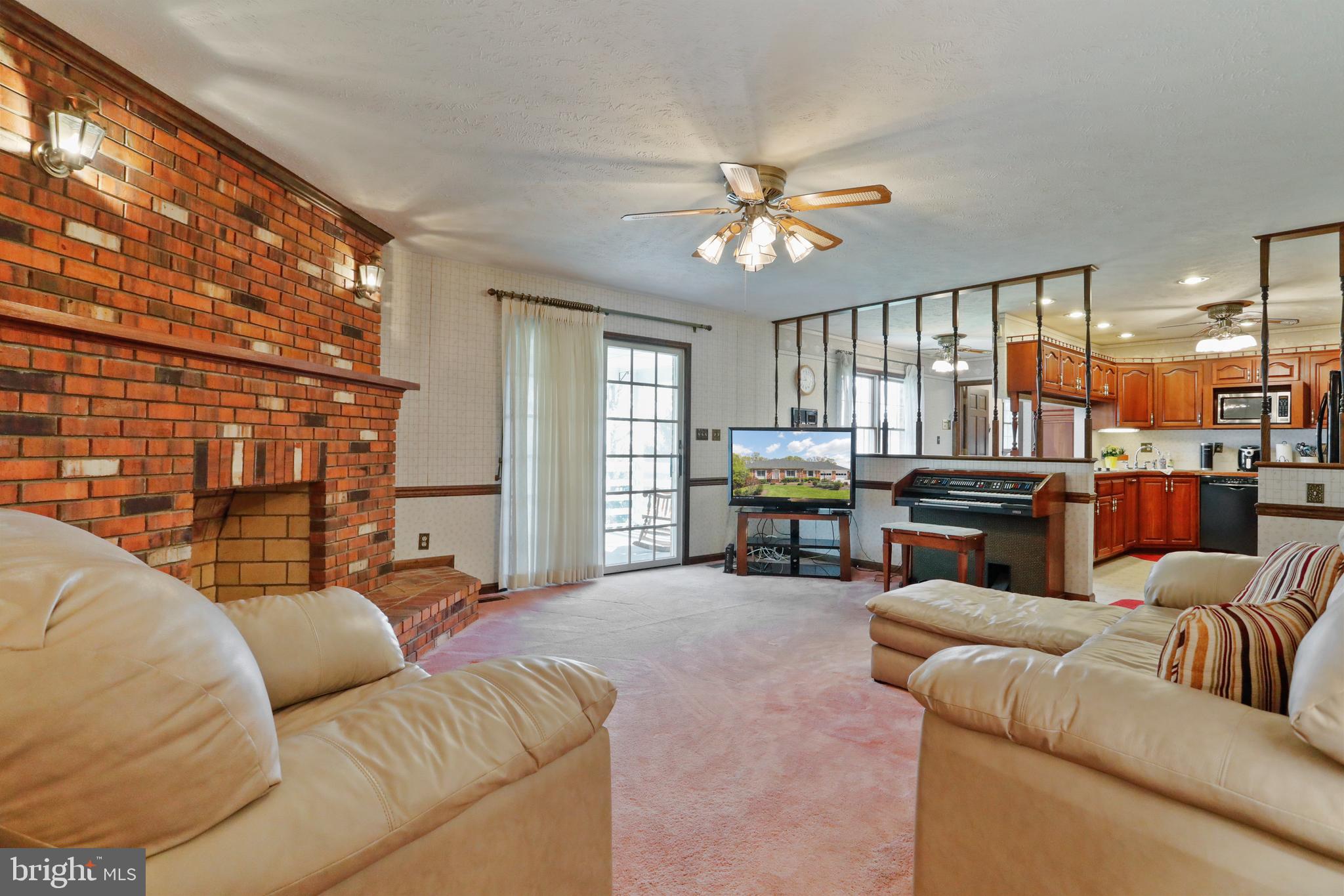 144 Gloucester Road Front Royal, VA 22630 - Photo 21 of 58 Living Room
