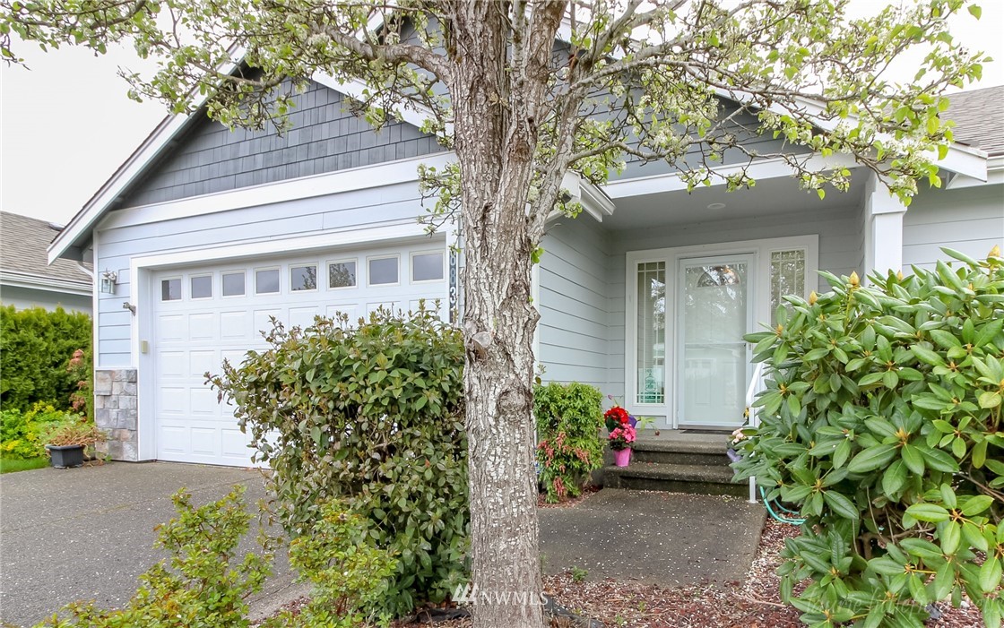 8831 Eagle Point Loop Road Southwest Lakewood, WA 98498 - Photo 2 of 25