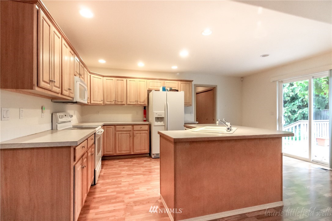 8831 Eagle Point Loop Road Southwest Lakewood, WA 98498 - Photo 7 of 25