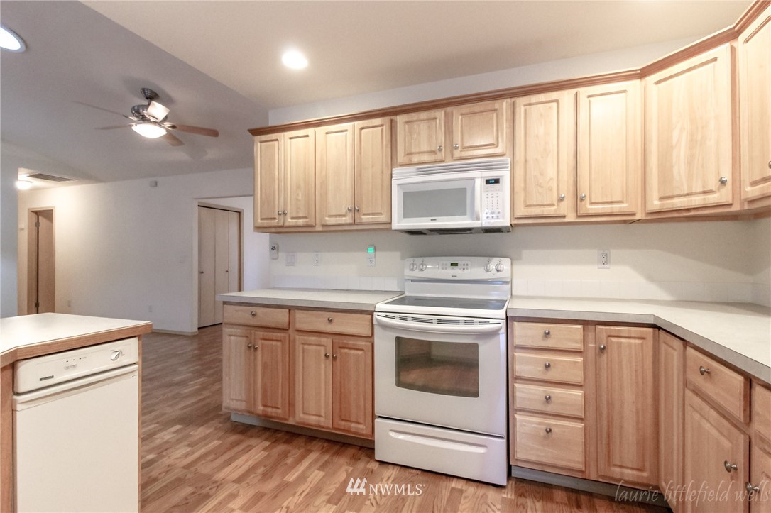 8831 Eagle Point Loop Road Southwest Lakewood, WA 98498 - Photo 9 of 25