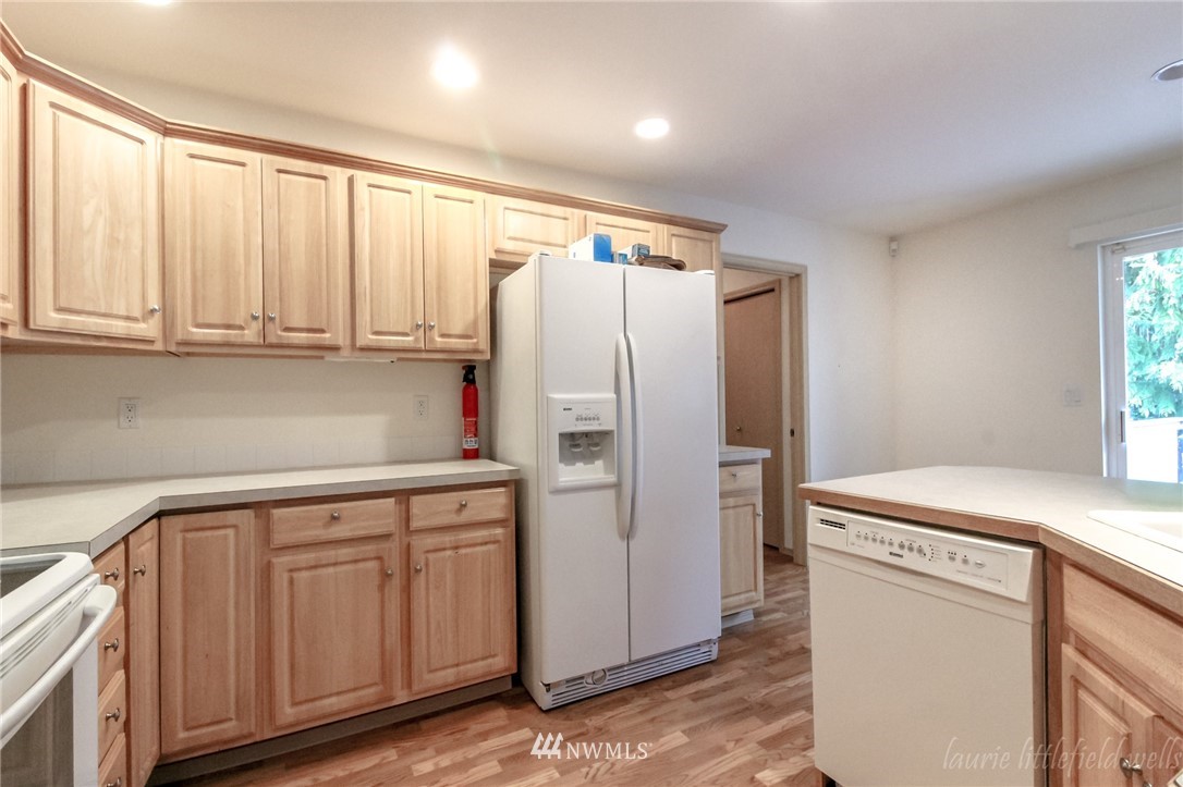 8831 Eagle Point Loop Road Southwest Lakewood, WA 98498 - Photo 10 of 25