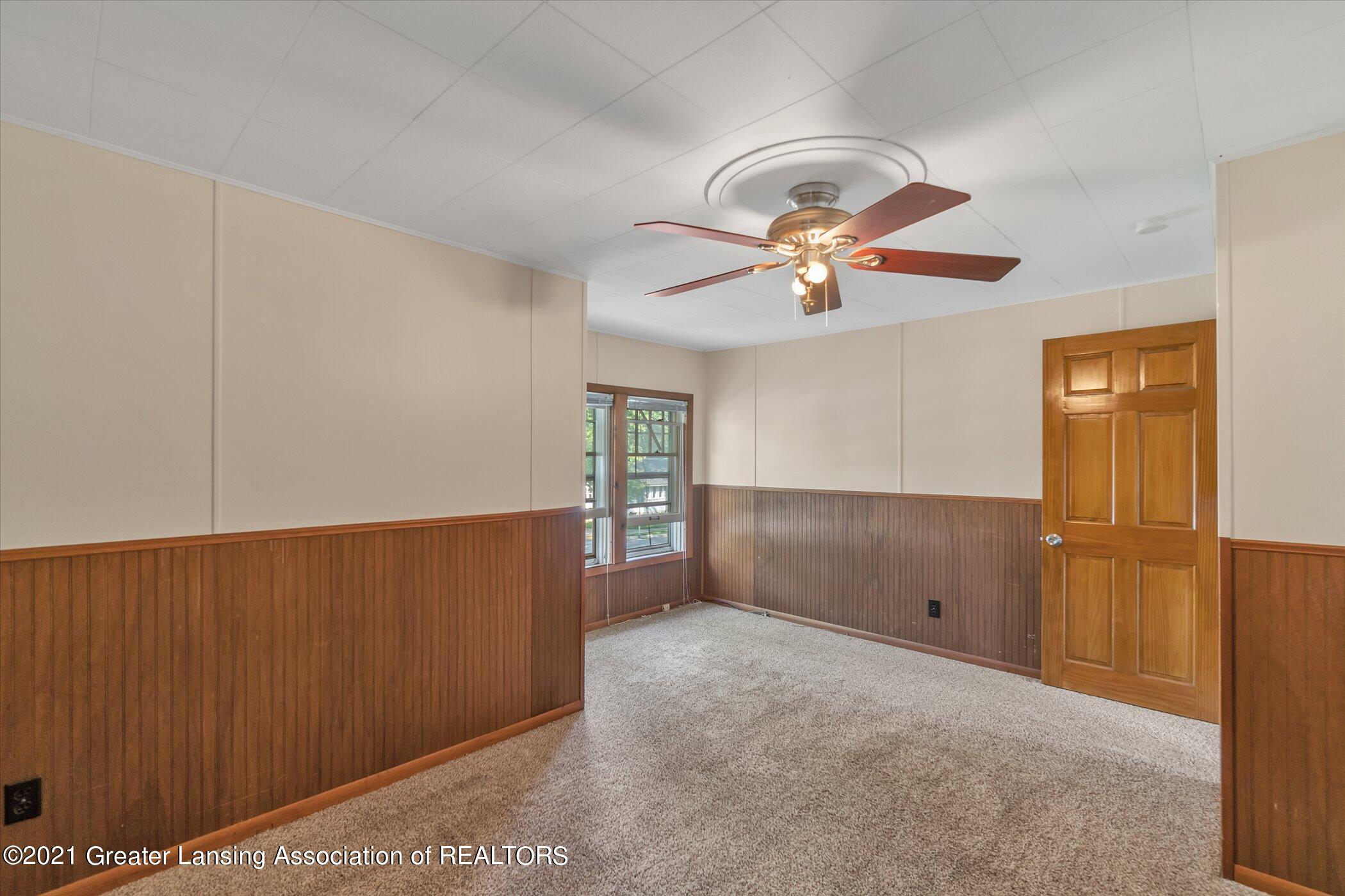 2204 South Rundle Avenue Lansing, MI 48910 - Photo 23 of 31 28-2204 S. Rundle Ave-Windowstill-Real-E