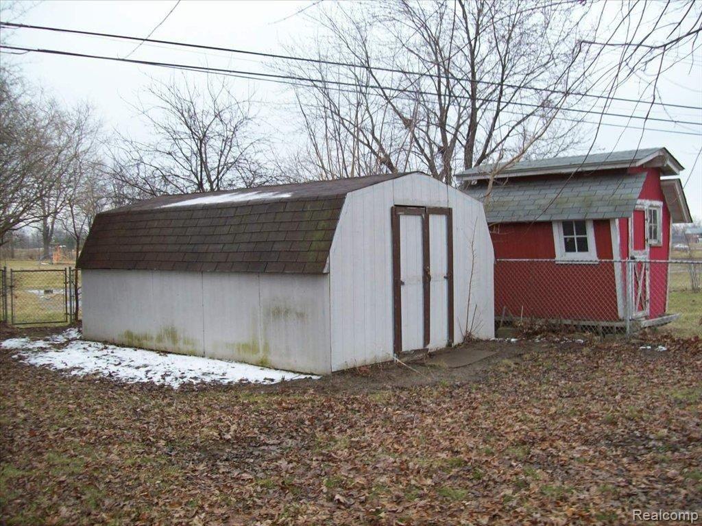 4733 Valley Road Trenton, MI 48183 - Photo 10 of 11 Shed