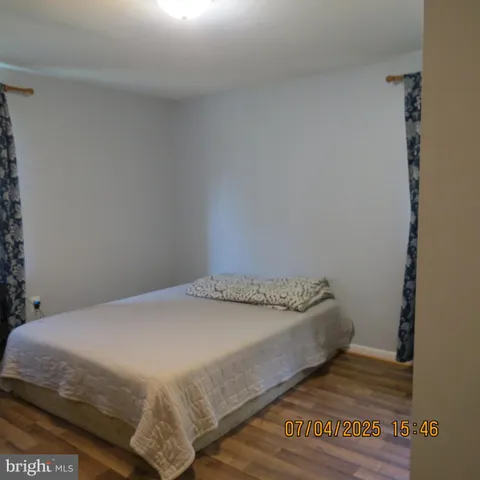 a view of empty room with window