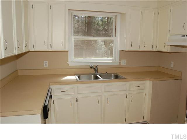 3434 Cornwallis Road Garner, NC 27529 - Photo 6 of 12 Kitchen