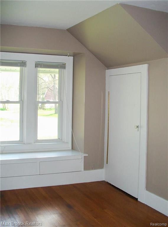 1602 Inverness Street Sylvan Lake, MI 48320 - Photo 16 of 34
