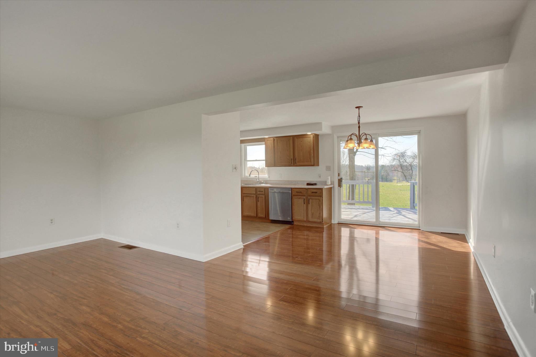 3994 West Weaver Road Greencastle, PA 17225 - Photo 16 of 61 Living room