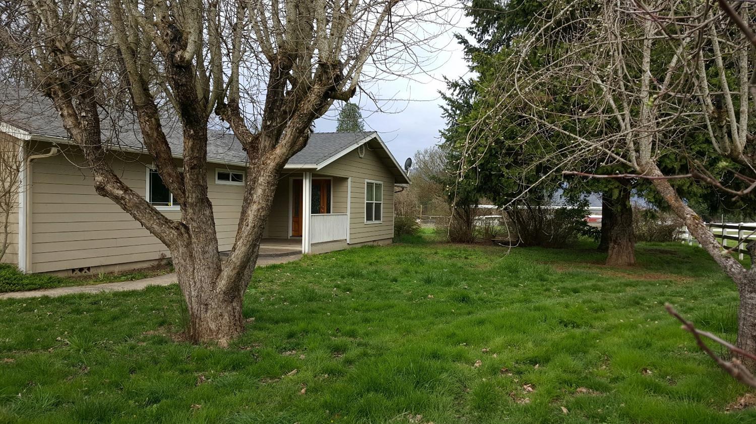 6233 Old Stage Road Central Point, OR 97502 - Photo 1 of 6 Primary Photo