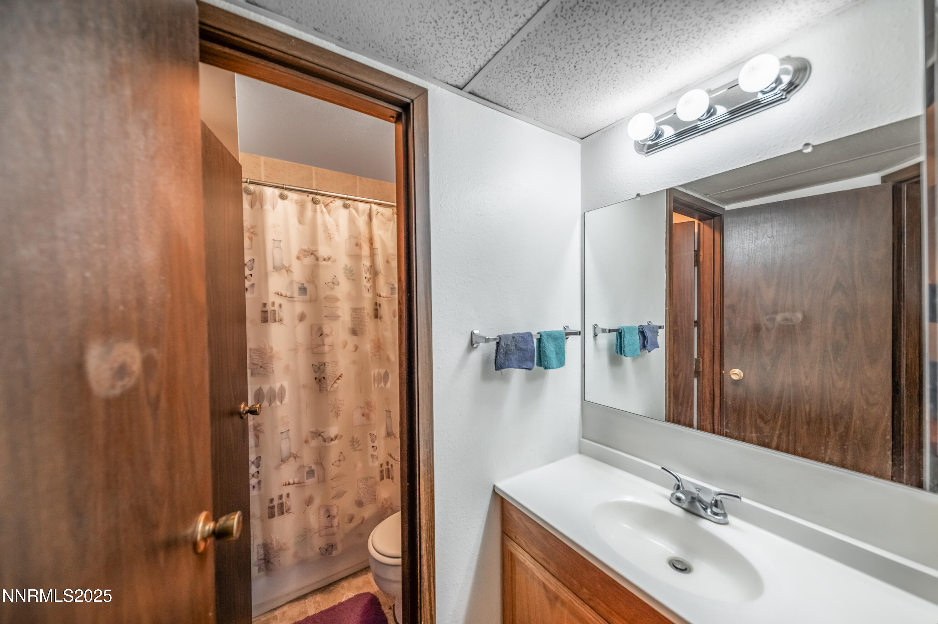 2700 Plumas Street, Unit 211 Reno, NV 89509 - Photo 5 of 11 a bathroom with a bathtub and a sink