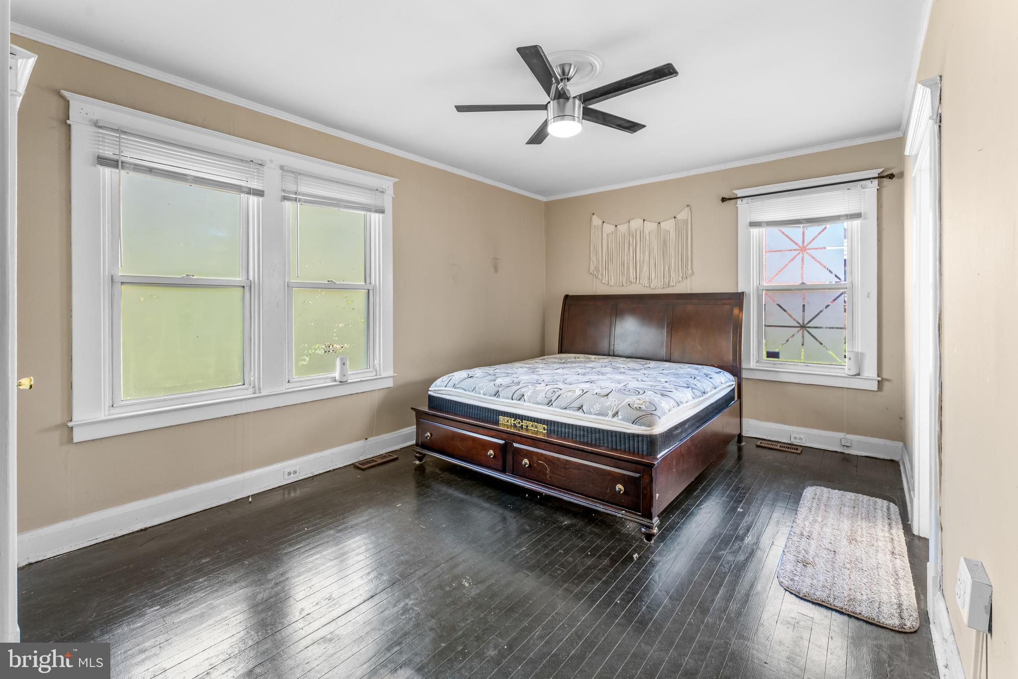 608 Tunbridge Road Baltimore, MD 21212 - Photo 18 of 27 a living room with a bed furniture and a window