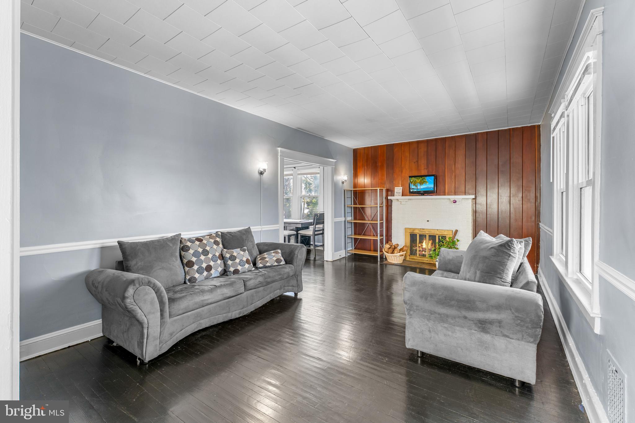608 Tunbridge Road Baltimore, MD 21212 - Photo 6 of 27 a living room with furniture and a large window