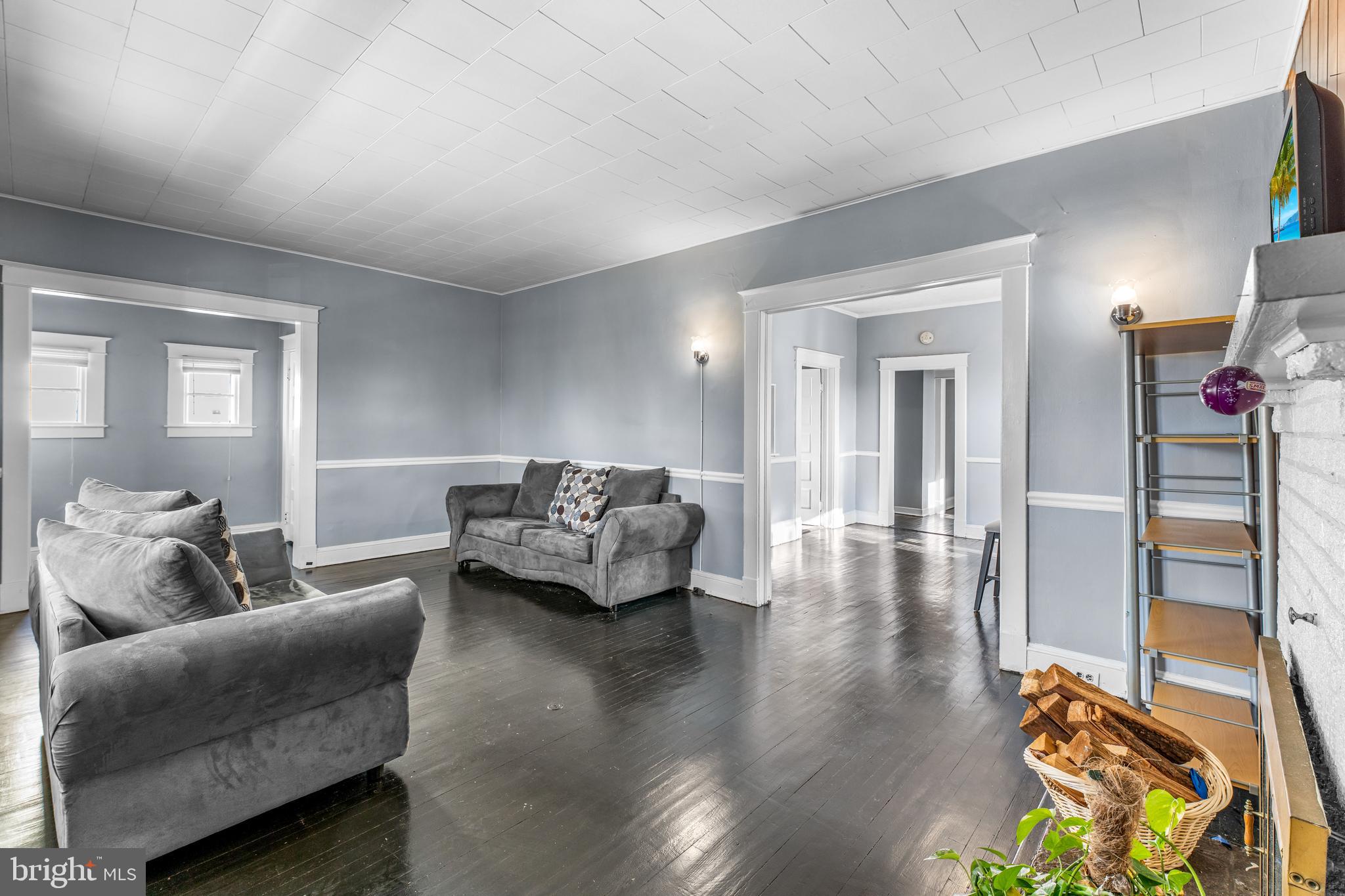 608 Tunbridge Road Baltimore, MD 21212 - Photo 7 of 27 a living room with furniture and wooden floor